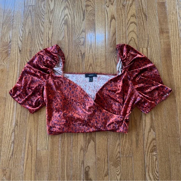 NEW Cheetah Print Velvet Crop Top - Picture 1 of 5